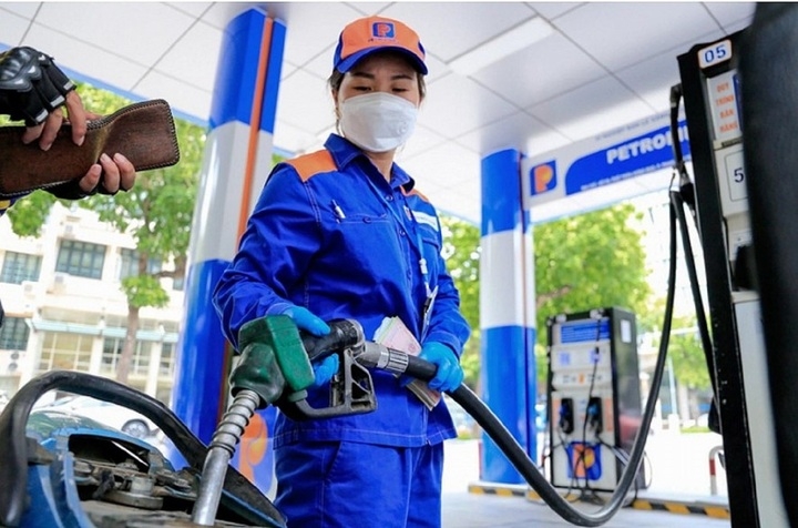 Local petrol prices exceed VND19,000/l in third consecutive increase